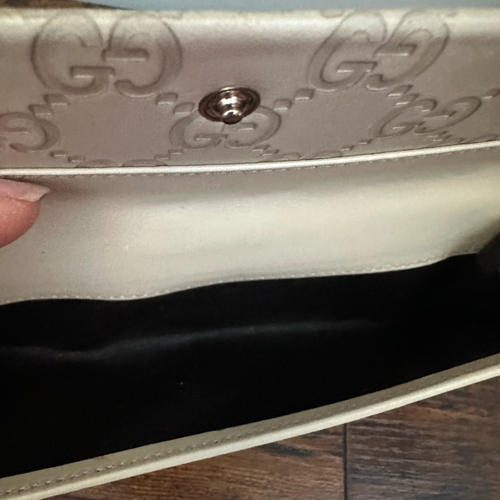 Gucci Beige Monogram Clutch - Picture 4 of 7